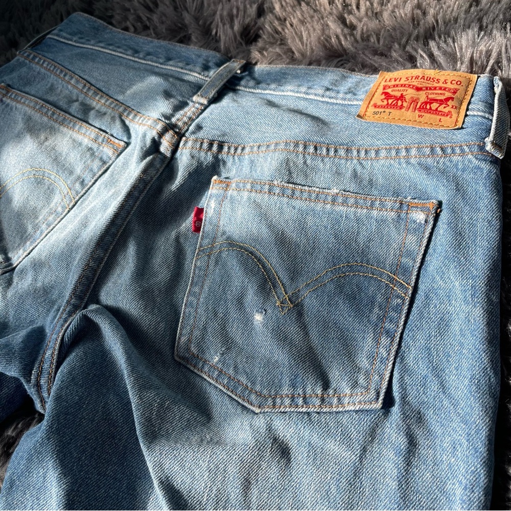 Levi's 501 Blue Straight Button Fly Denim Jeans Iconic Style 32x28 - Picture 2 of 8